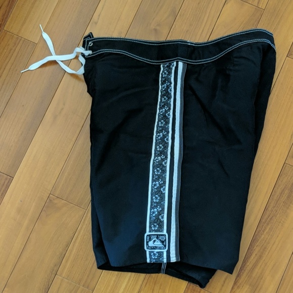 Vintage 90's Quicksilver board shorts - Picture 3 of 4